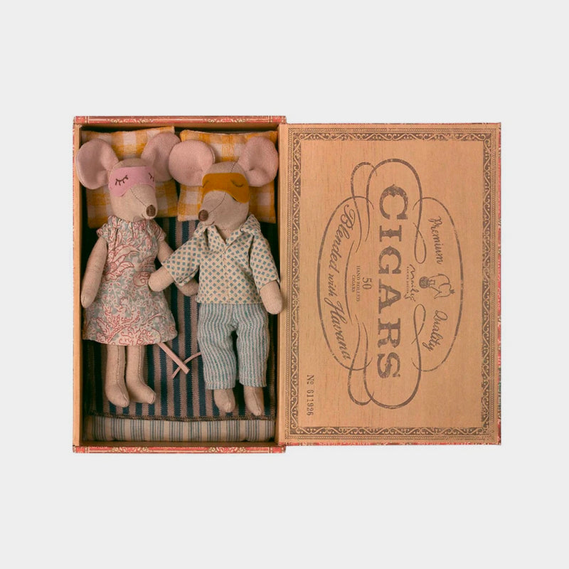 Mum & Dad Mice in Cigar Box | Maileg